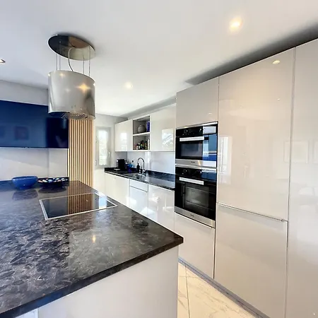 Stylish 1-bedroom With Sea View On La Croisette Cannes